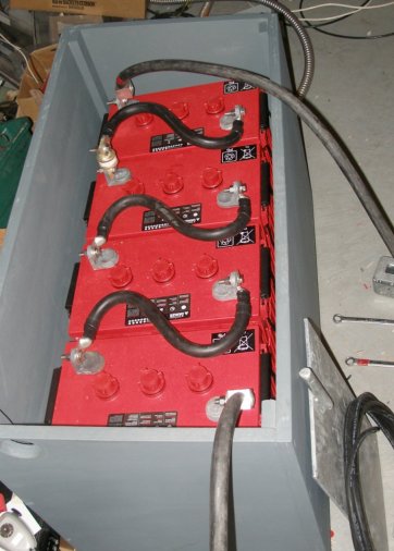 A batterey box with Surrett S-600, 6 volt batteries at 450 amp hours at a 20 hour rate.