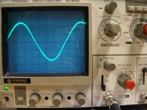 Scope trace showing pure sine wave output.